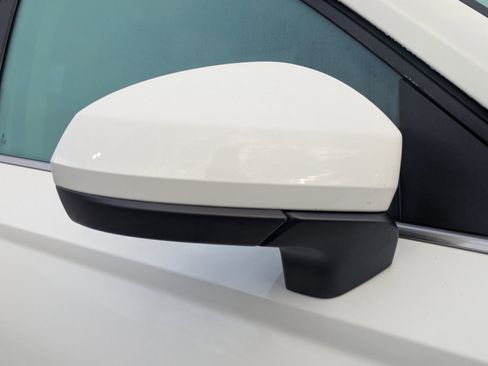 Used 2025 Volkswagen Taos SE w/ Panoramic Sunroof Package image 18