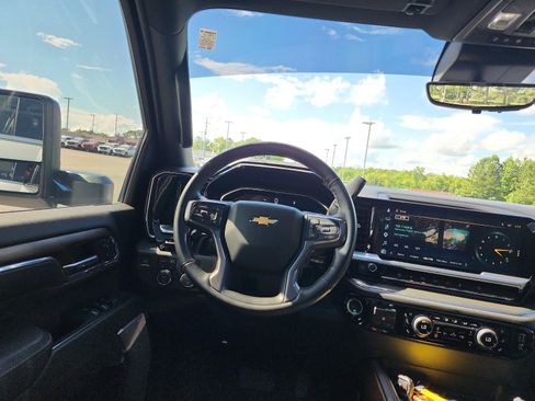 Used 2024 Chevrolet Silverado 2500 High Country w/ High Country Premium Package AWD/4WD image 17
