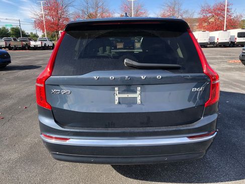 Used 2023 Volvo XC90 B6 Plus image 4