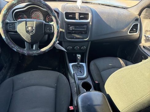 Used 2013 Dodge Avenger SE image 3