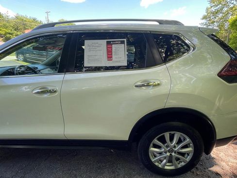 Used 2018 Nissan Rogue SV w/ Sun & Sound Touring Package AWD/4WD image 4