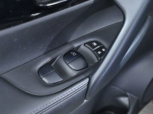 Used 2022 Nissan Rogue Sport SL image 23