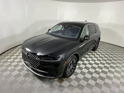 Used 2025 Lincoln Nautilus Premier image 9