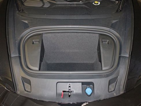 Used 2025 Porsche Taycan image 12