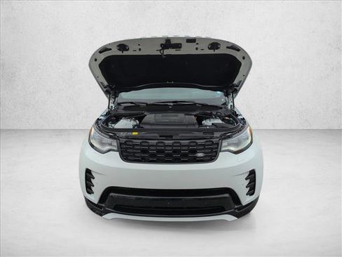 Certified 2024 Land Rover Discovery Dynamic SE image 4