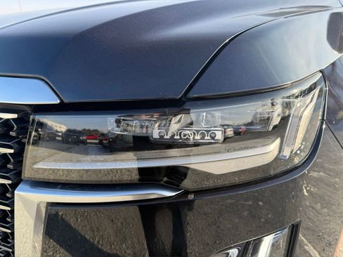 Used 2023 Cadillac Escalade ESV Premium Luxury image 9