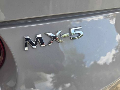Used 2025 MAZDA MX-5 Miata RF Grand Touring w/ Weather Package RWD image 4