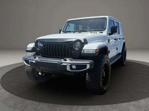 Used 2018 Jeep Wrangler Unlimited Sahara w/ Uconnect 4C Nav & Sound Group AWD/4WD image 10