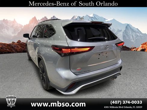 Used 2024 Toyota Highlander XSE FWD image 18