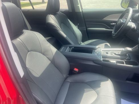 Used 2024 Toyota Grand Highlander AWD Hybrid image 12