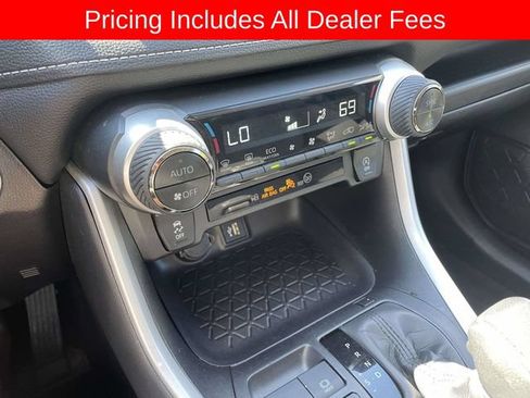 Used 2025 Toyota RAV4 XLE AWD/4WD image 32