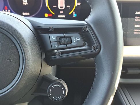 Certified 2025 Porsche Macan 4 Electric image 33