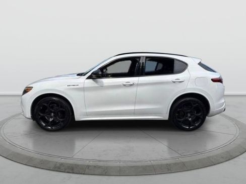 Used 2023 Alfa Romeo Stelvio Estrema AWD/4WD image 4