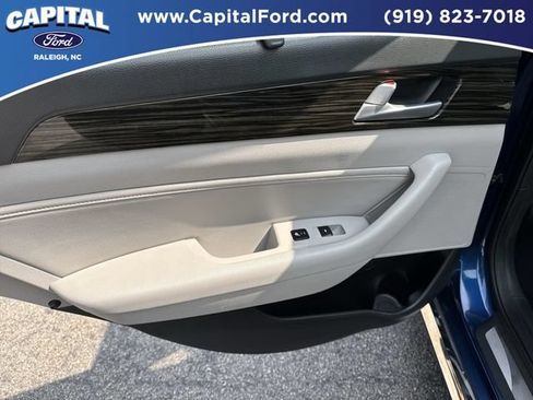 Used 2016 Hyundai Sonata Limited w/ Option Group 04 FWD image 17