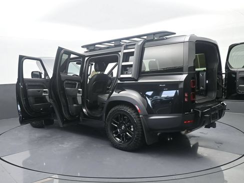 Used 2023 Land Rover Defender 130 SE AWD/4WD image 81