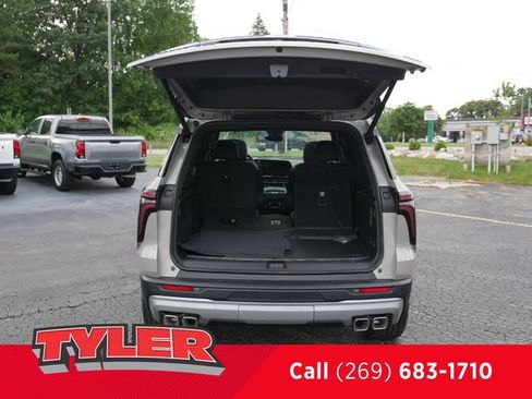 New 2026 Chevrolet Traverse Z71 w/ Enhanced Driving Package AWD/4WD image 17