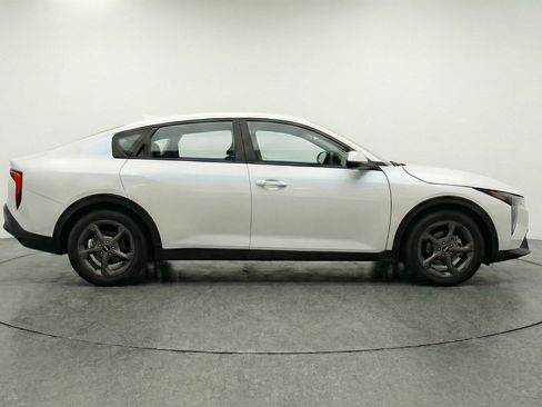 Used 2025 Kia K4 FWD image 11