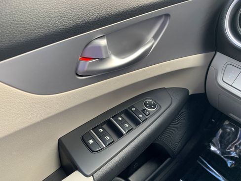 Used 2022 Kia Forte LXS image 11