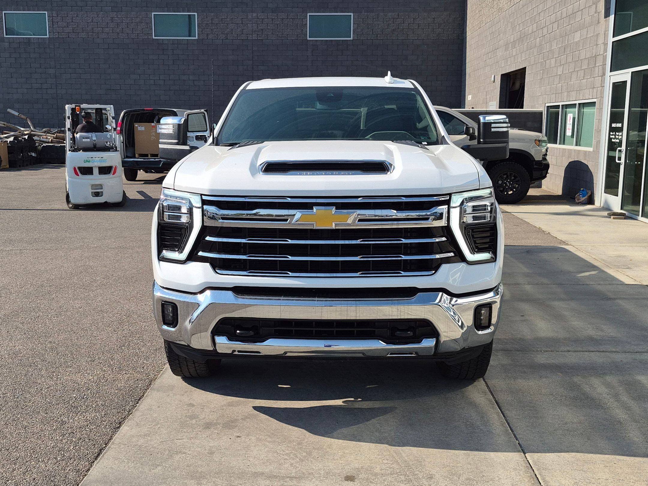 Used 2025 Chevrolet Silverado 3500 LTZ AWD/4WD image 9