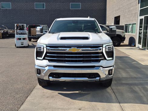 Used 2025 Chevrolet Silverado 3500 LTZ AWD/4WD image 9