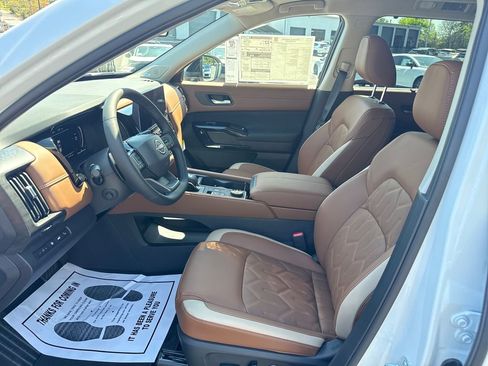 New 2026 Nissan Pathfinder Platinum AWD/4WD image 9