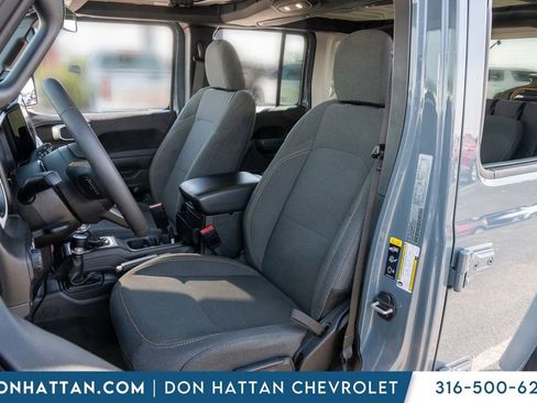 Used 2024 Jeep Wrangler Unlimited image 4
