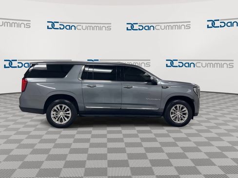 Used 2022 GMC Yukon XL SLT w/ SLT Premium Package AWD/4WD image 9