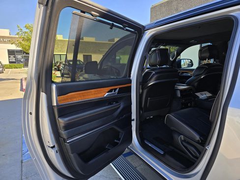 Used 2024 Jeep Grand Wagoneer L Series III image 79