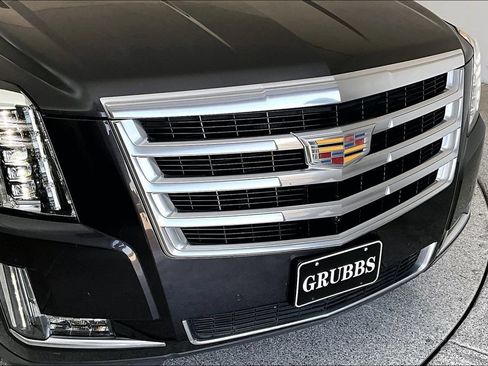 Used 2017 Cadillac Escalade Luxury AWD/4WD image 39