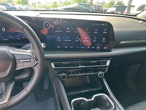 Used 2024 Chevrolet Traverse LT FWD image 22