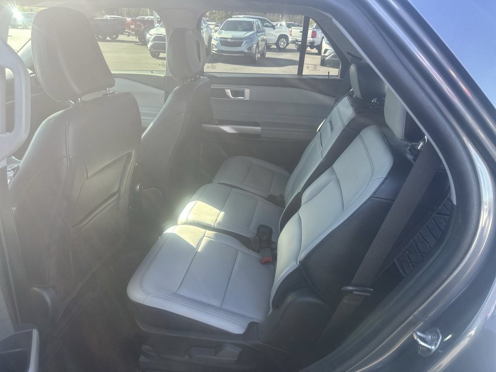 Used 2021 Ford Explorer XLT w/ Equipment Group 202A AWD/4WD image 30