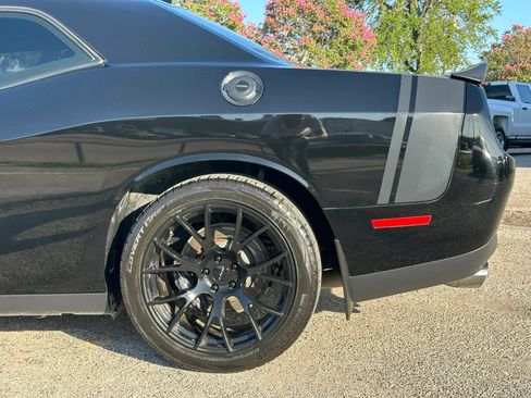 Used 2015 Dodge Challenger R/T Scat Pack w/ Scat Pack Appearance Package RWD image 6