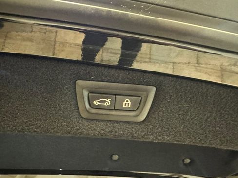 Used 2020 BMW M8 Convertible w/ M Driver's Package image 33