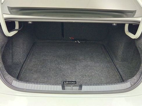 Used 2022 Volkswagen Jetta SE w/ Panoramic Sunroof Package FWD image 22