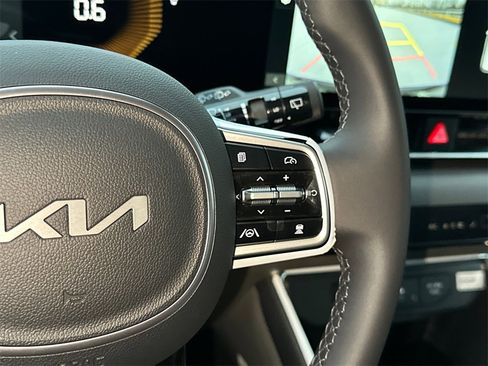 New 2026 Kia Carnival EX image 30