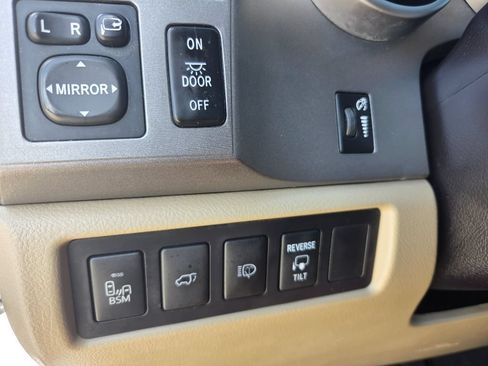 Used 2016 Toyota Sequoia Platinum RWD image 24