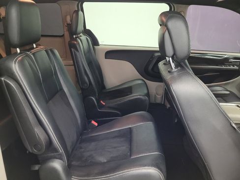 Used 2017 Dodge Grand Caravan SXT FWD image 19
