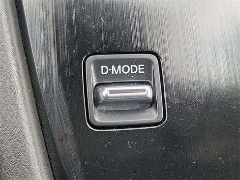 Used 2023 Nissan Rogue SV image 18