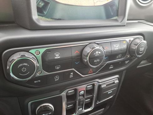 Used 2022 Jeep Gladiator Sport AWD/4WD image 29