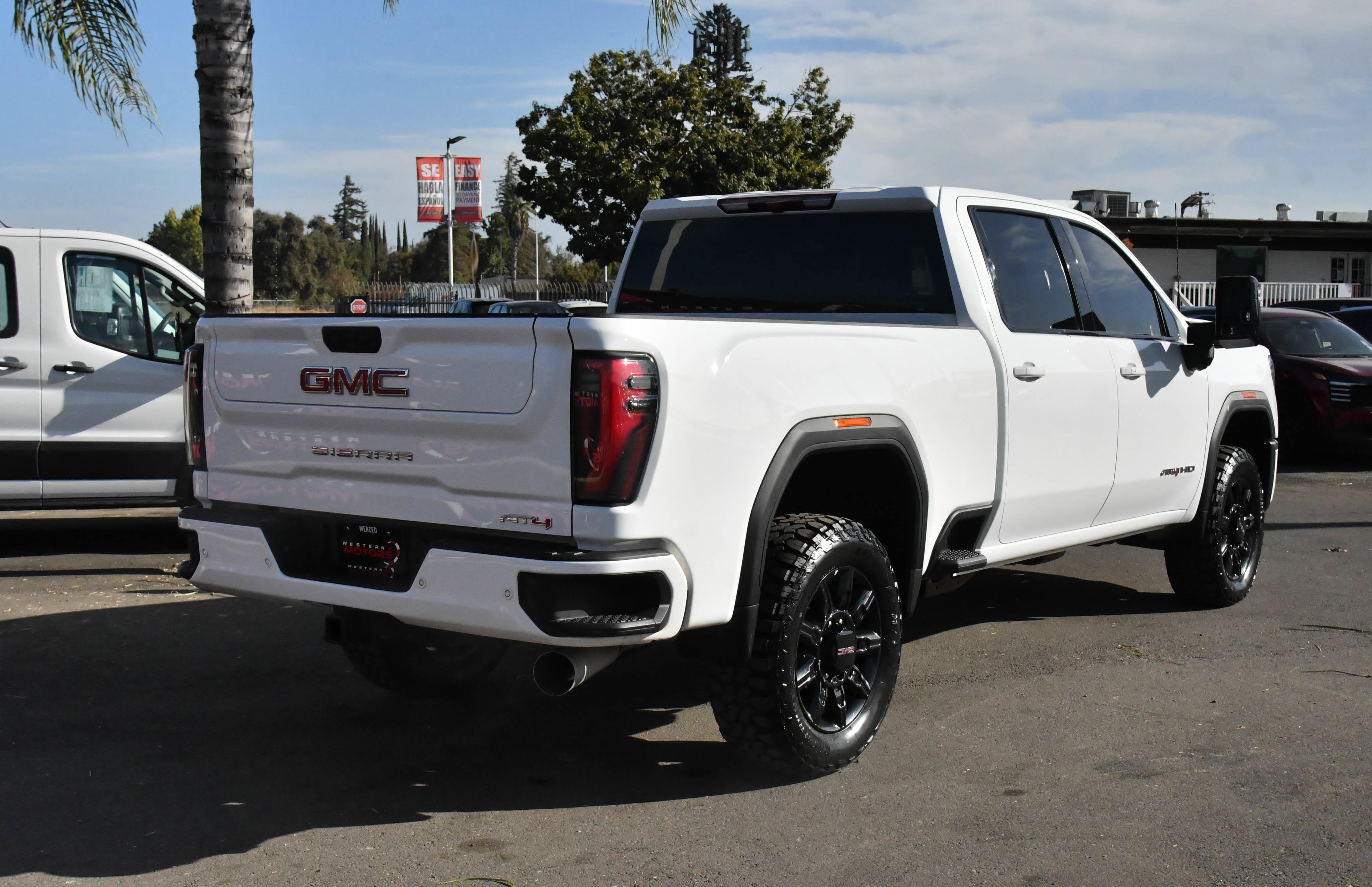 Used 2026 GMC Sierra 2500 AT4 AWD/4WD image 8