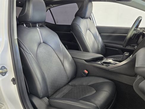 Used 2020 Toyota Camry XSE image 17