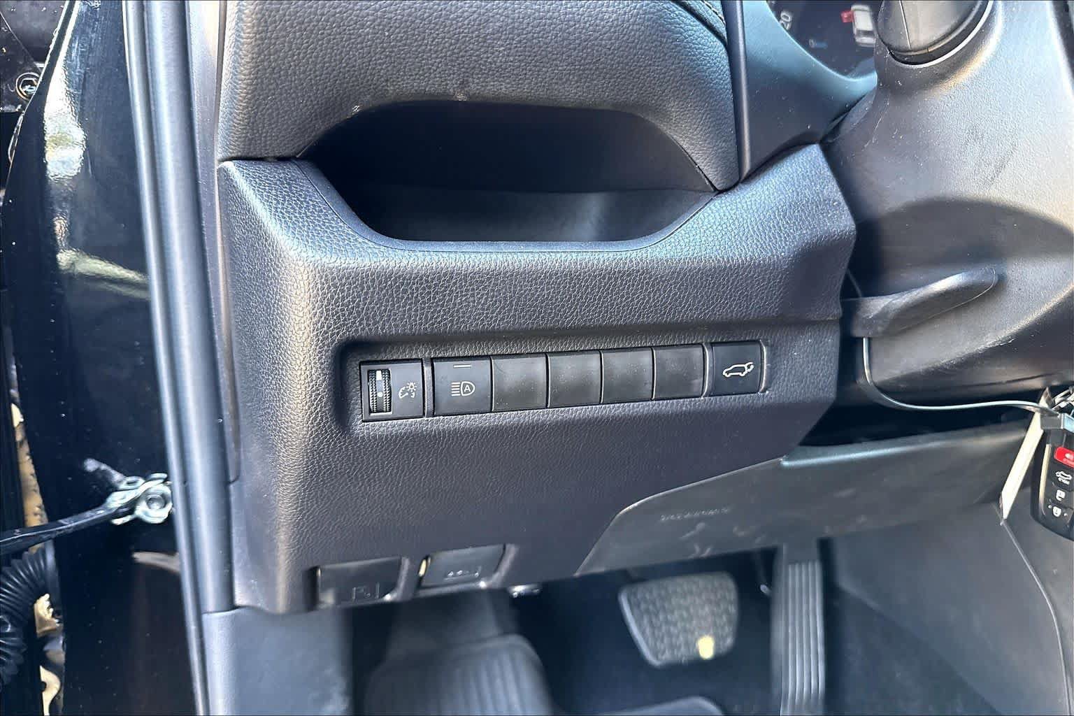 Certified 2025 Toyota RAV4 XLE w/ Convenience Package FWD image 33