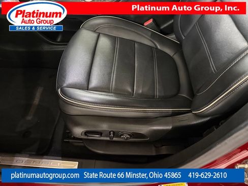 Used 2021 GMC Acadia Denali w/ Denali Ultimate Package AWD/4WD image 12