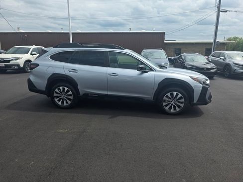 Used 2025 Subaru Outback Limited AWD/4WD image 2