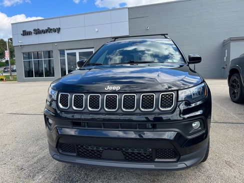 Used 2023 Jeep Compass Latitude w/ Sun and Sound Group AWD/4WD image 5