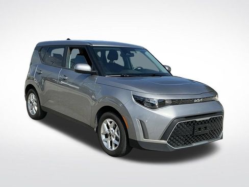 Used 2025 Kia Soul LX w/ LX Technology Package FWD image 14