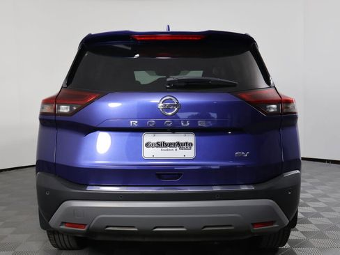 Used 2021 Nissan Rogue SV image 3