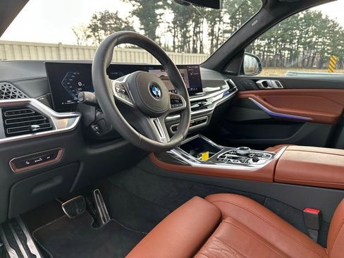 Certified 2025 BMW X7 M60i AWD/4WD image 18