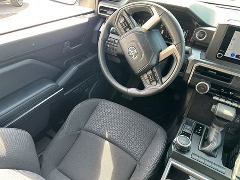 Used 2025 Toyota 4Runner SR5 AWD/4WD image 19