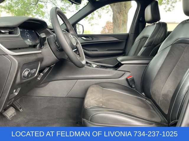 Used 2023 Jeep Grand Cherokee L Laredo AWD/4WD image 19